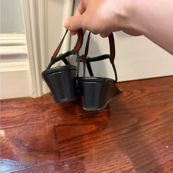 Gucci Black and Red Women's Sandals - Picture 5 of 7